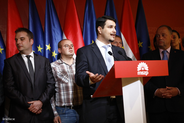 Mesterházy Attila lemondott minden pártvezetői tisztségéről