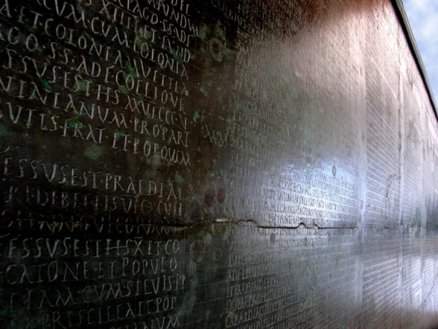 Giuseppe Rapaccioli trova dei frammenti di una tavola in bronzo