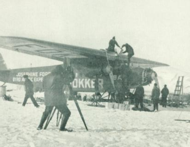 The first flight to the North Pole and back