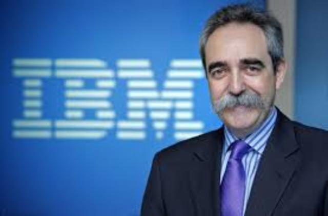 Consiguió venderles el sistema operativo DOS a los ejecutivos de IBM