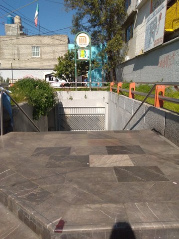 ENTRADA DEL METRO UAMI