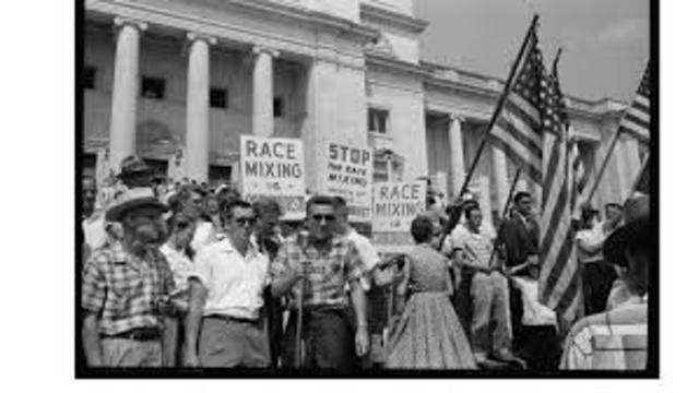 Se inicia la demanda por la segregación en espacios públicos