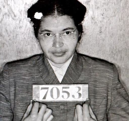 Se arresta a Rosa Parks. Se inicia el "BOICOT" de los autobuses de Montgomery