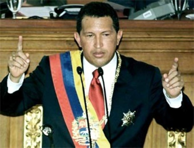 En Venezuela, Hugo Chávez es elegido presidente por segunda vez para el período 2000-2006.