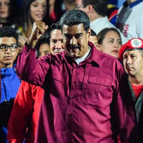 Se realizan las elecciones en las cuales Nicolás Maduro gana por estrecho margen. La oposición pelea los resultados.