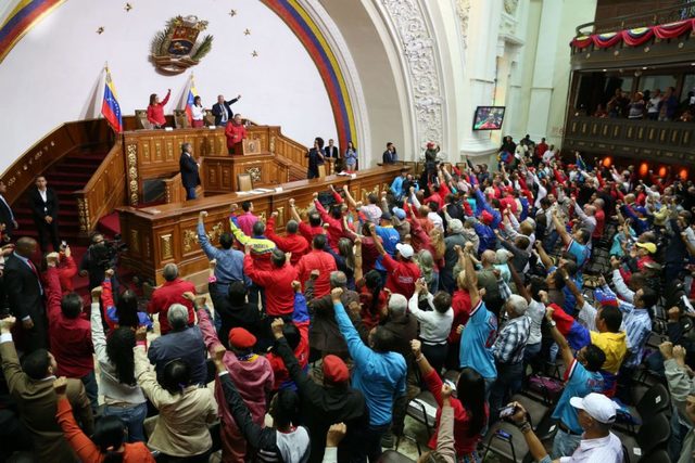 El gobierno de Nicolás Maduro convoca a la Asamblea Nacional Constituyente.