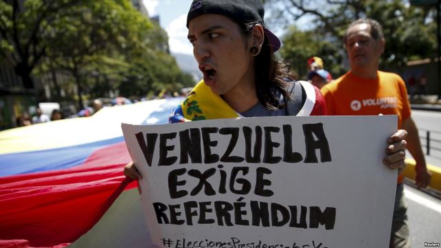 Se convoca a un Referéndum para hacer un llamado a una Asamblea Nacional Constituyente.