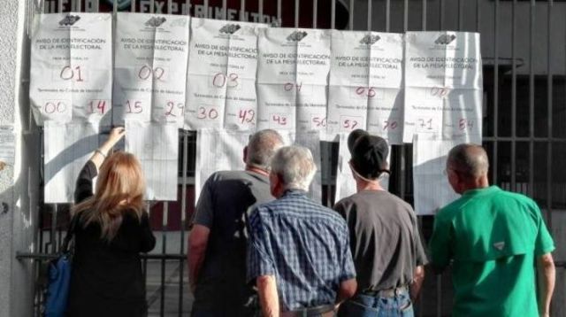 Se realizan las terceras elecciones regionales en la historia del país, en el cual se eligieron a los gobernadores de los estados y los alcaldes de cada municipio