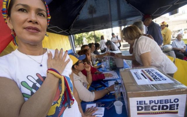 La oposición venezolana convoca a una consulta popular sobre la situación en Venezuela y en rechazo a la Asamblea Constituyente.