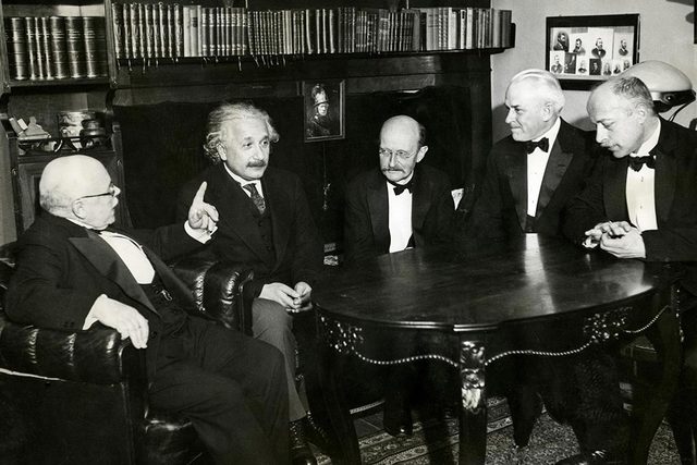 Einstein becomes director of the Kaiser Wilhelm Institute
