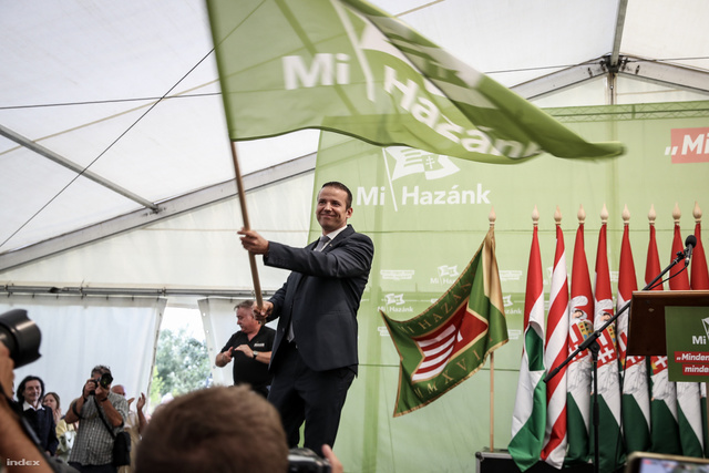 A Mi Hazánk Mozgalom zászlóbontása