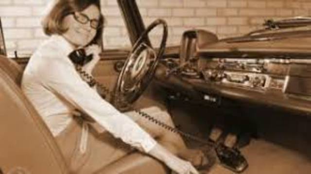 El Primer Teléfono en un Automovil