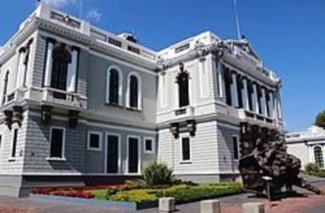 Se crea Universidad de Occidente.