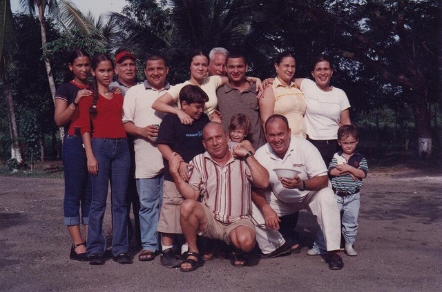 Reunión familiar para discutir oportunidades de negocio