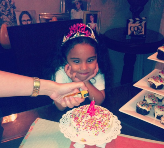 Nacimiento Lucia, hermana menor