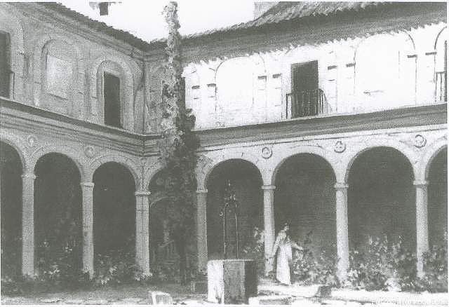 Destrucción claustro por guerra