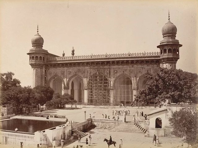 Started construction of Mecca Masjid By Muhammad Quli Qutb(6th ruler)