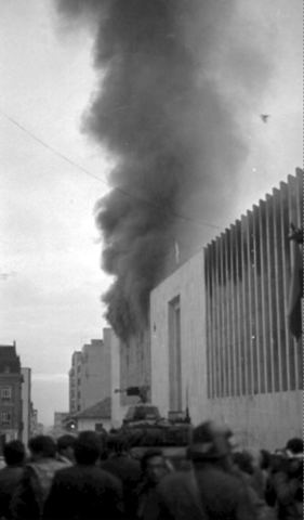 8:00 pm El ejercito busca alternativas.