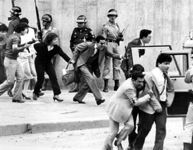 1:30 am EL M-19 pide dialogo directo con el presidente