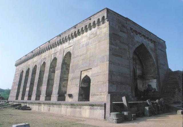 Khush Mahal was built in Sultanpur