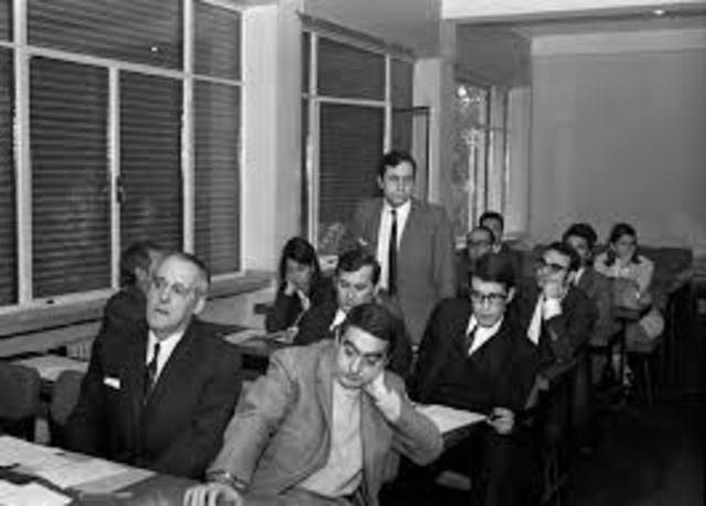 PRIMEROS USOS COMERCIALES E INDUSTRIALES