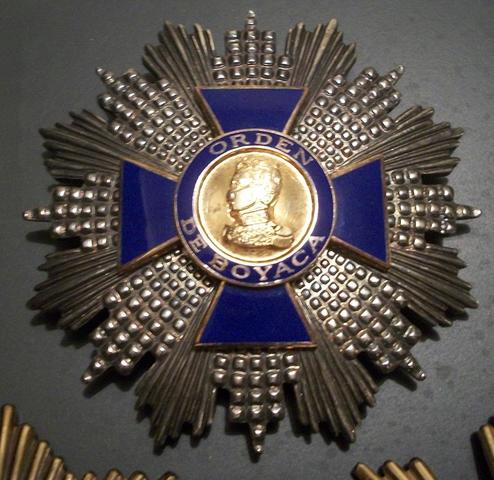 Gana la orden de Boyacá