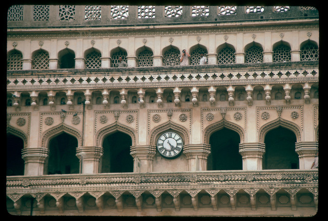 Clock inserted in the middle of the Charminar(Architrave)