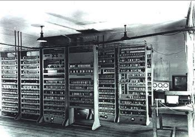 ELECTRONIC AGE (1930s–1980s) LARGE ELECTRONIC COMPUTERS