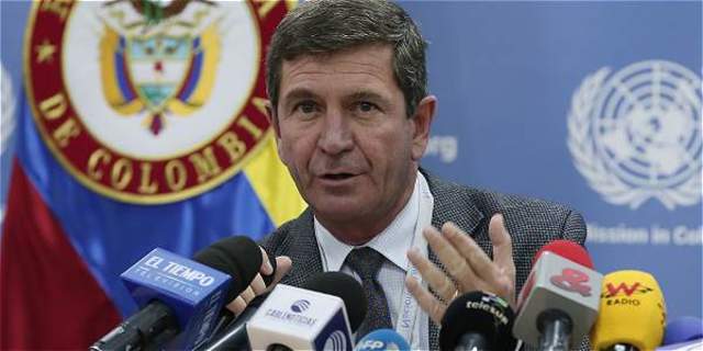 305 integrantes de las FARC reciben certificado