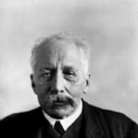 WILLIAM BATESON DONA NOM A LA GÈNETICA