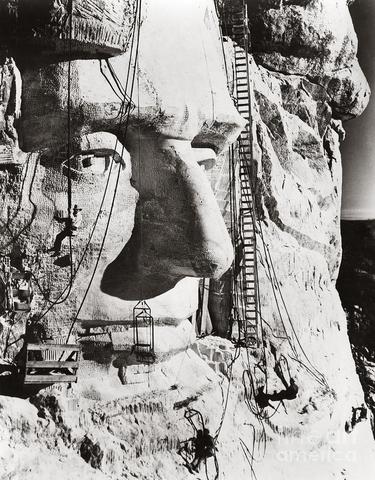 Work on Mount Rushmore Begins