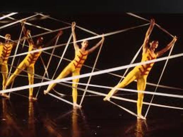 "Eight Column Lines" de Alwin Nikolais