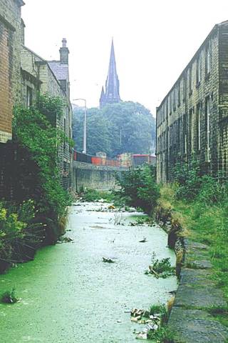 waterways canal，and town of Warwick