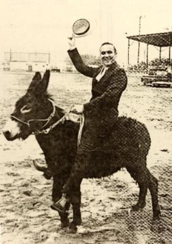 The First Pay Dirt Pow Wow was held in Boulder to distract locals from the difficulties of the Great Depression. The Pow Wow, which lasted until 1979, took place on land bordered by 29th and 30th streets and between Pearl Street and Mapleton Avenue.