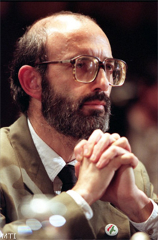 Új pártelnök: Kis János