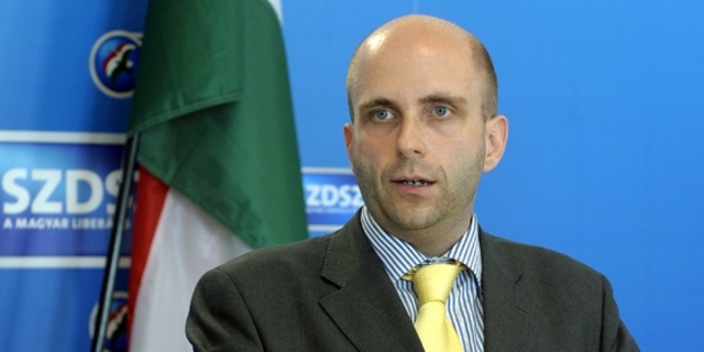 Új pártelnök: Retkes Attila