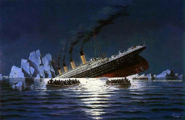 El transatlántico Titanic se hunde en medio del océano