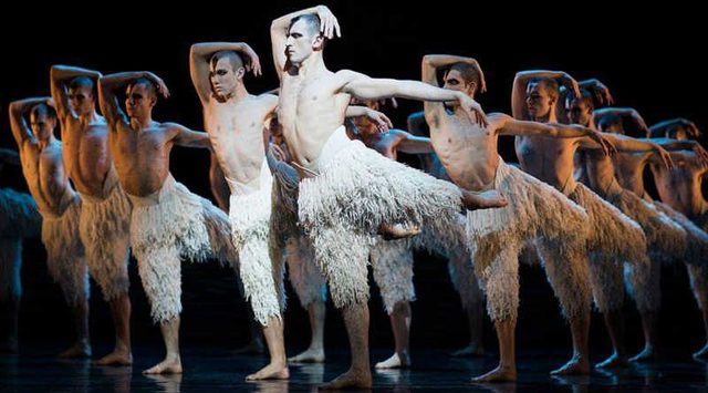 "Lago de los cisnes" de Matthew Bourne