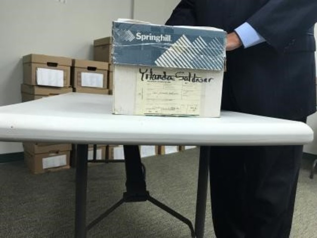 Esto es lo que guardaba Yolanda Saldívar en su bolsa el día que mató a Selena (fotos exclusivas)