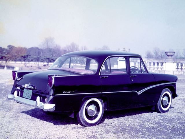 Primera generación: el sedán lujoso