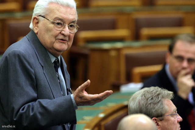 Boross Péter kilépése