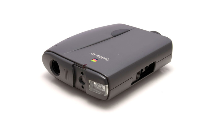 1994 - Apple Quicktake 100, usando el puerto USB