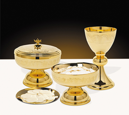 Silviano saw that the ciborium was missing