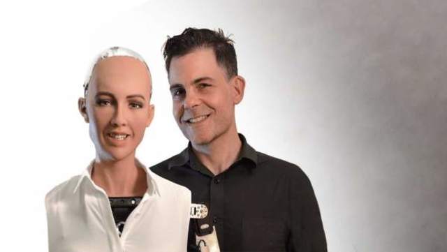 Shopia primer humanoide