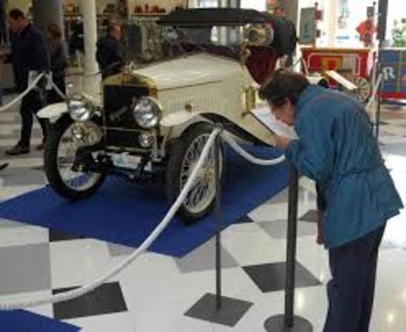 1904. Se fabrica el primer rolls