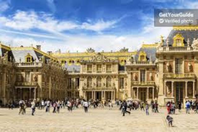 Inicia la construcción de Versalles