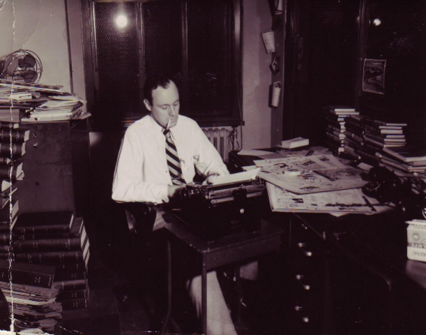 Trabajó en Atlas Comics (Editorial de Comics)