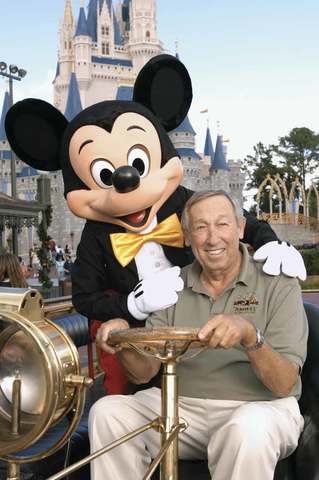muere su hermano roy disney