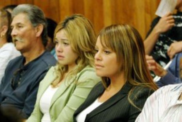 jenni se entera de que su ex marido abuso sexual mente de sus hijas y de una de sus hermanas