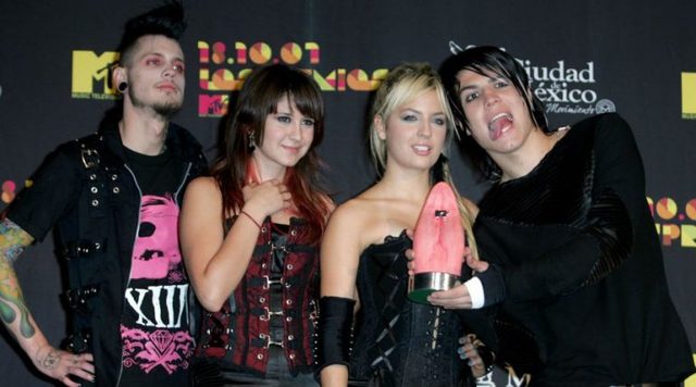 LANZAN SU SEGUNDO ALBUM 2005